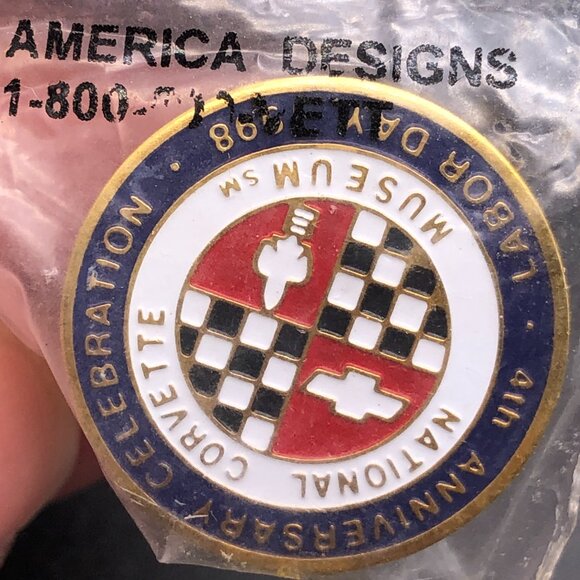 National Corvette Museum 1998 4th Anniversary Celebration Labor Day Lapel Pin - Picture 1 of 4